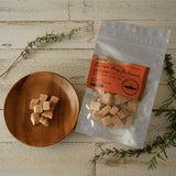 white fox/ホワイトフォックス [犬・猫用]  北海道産 秋鮭のフリーズドライ 17g  [メール便290円]